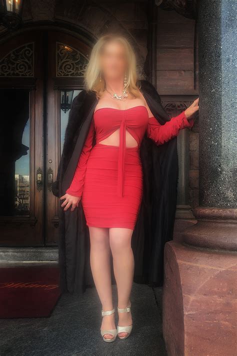 Stella ️ Slender VIP Female Escort with Red Hair in。